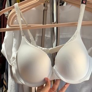 BRAND NEW Victoria’s Secret push up bra